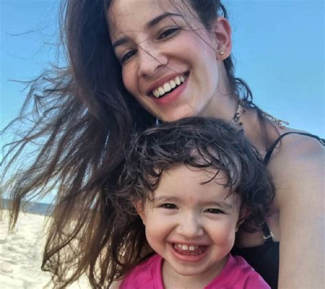 laura londoo y su hija|Laura Londoño comparte su maternidad con tiernas。